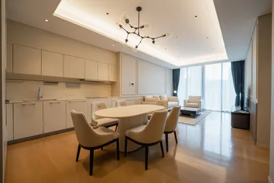 Condo 2 chambres à louer à Baan Sindhorn (บ้านสินธร), photo 1 sur 9