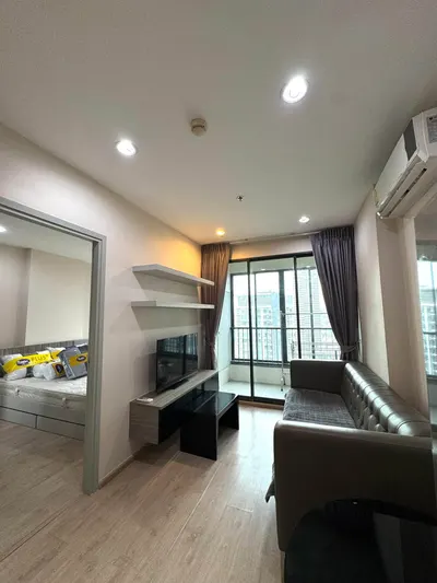 1-bed condo for rent near BTS Pho Nimit, photo 1 of 5