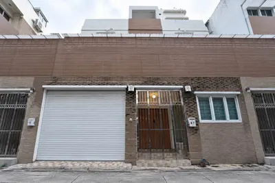 3-bed house for rent near BTS Asok, photo 1 of 5