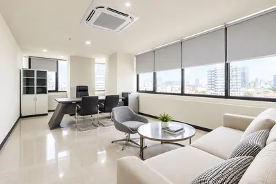 Commercial space for rent near MRT Huai Khwang, photo 1 of 5
