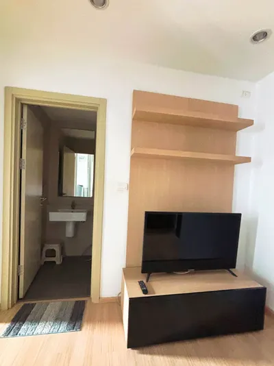 1-bed condo for rent near MRT Huai Khwang, photo 3 of 5