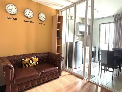 1-bed condo for rent near MRT Huai Khwang, photo 1 of 5