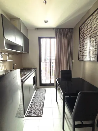 1-bed condo for rent near MRT Huai Khwang, photo 4 of 5