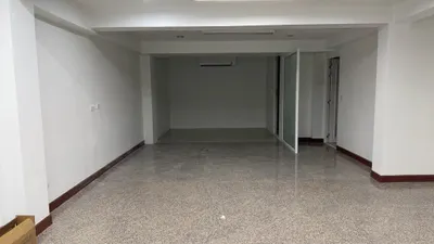 Maison 4 chambres à louer près de la station BTS Bearing, photo 4 sur 5
