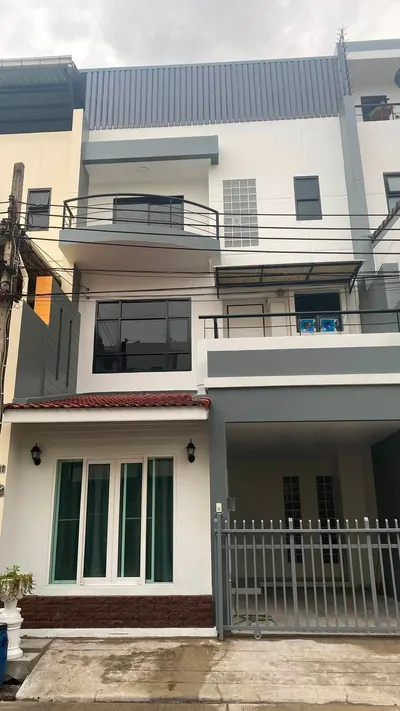Maison 4 chambres à louer près de la station BTS Bearing, photo 5 sur 5