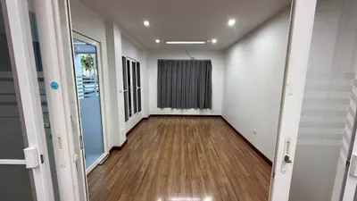 Maison 4 chambres à louer près de la station BTS Bearing, photo 2 sur 5