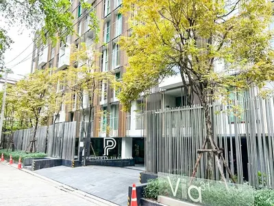 Condo 2 chambres à louer près de la station BTS Phra Khanong, photo 1 sur 5