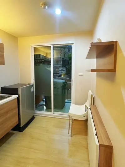1-bed condo for rent near MRT Huai Khwang, photo 7 of 8