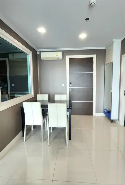Condo 2 chambres à louer à The Metropolis Samrong, photo 2 sur 5