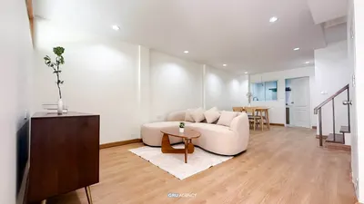 2-bed townhouse for sale near MRT Chok Chai 4, photo 2 of 5