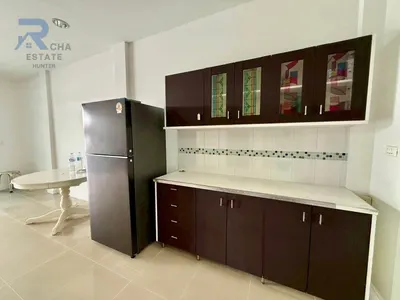 Maison de ville 4 chambres à louer près de la station BTS Wutthakat, photo 3 sur 5