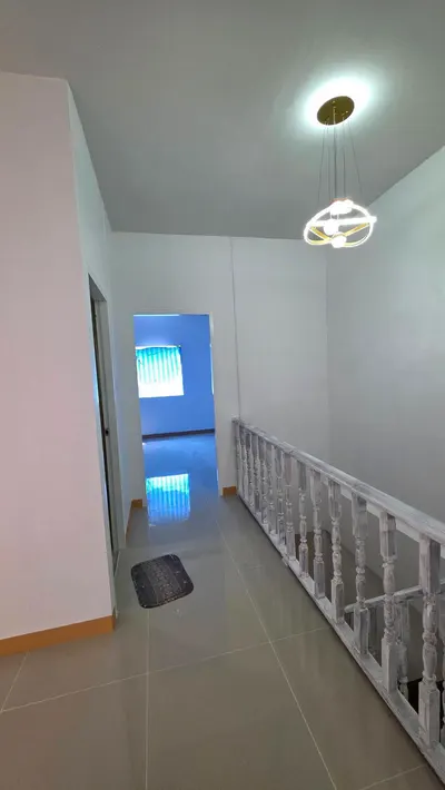 Maison de ville à vendre près de la station MRT Min Buri, photo 3 sur 5