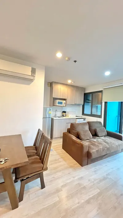 2-bed condo for rent near MRT Bang Khun Non, photo 2 of 5