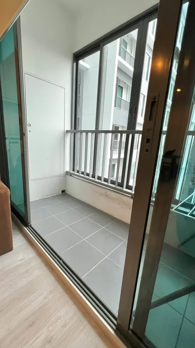 2-bed condo for rent near MRT Bang Khun Non, photo 3 of 5