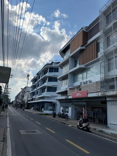 Property for sale near MRT Huai Khwang, photo 2 of 5