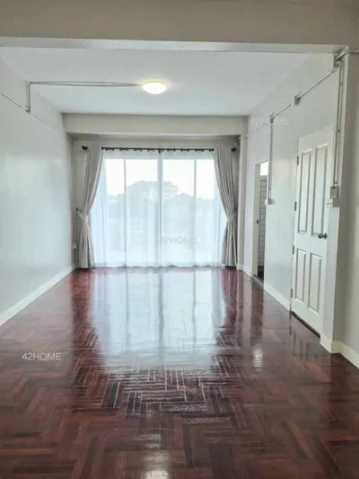 4-bed townhouse for rent near MRT Sutthisan, photo 5 of 5