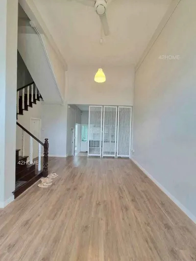 4-bed townhouse for rent near MRT Sutthisan, photo 3 of 5