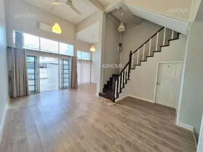4-bed townhouse for rent near MRT Sutthisan, photo 2 of 5