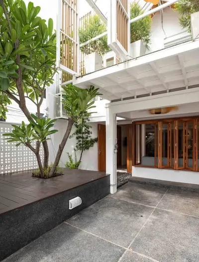 3-bed townhouse for rent near BTS Ekkamai, photo 1 of 5