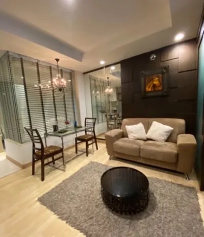 The Rajdamri Serviced Residence的1房公寓出租，第1张，共5张