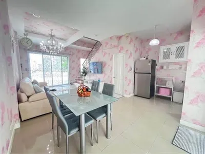 Baan Klang Muang Sukhumvit 113の3ベッドルームタウンハウス（賃貸）、写真4/5