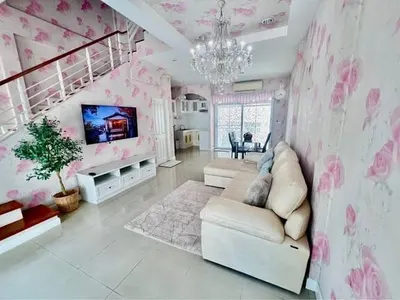 Baan Klang Muang Sukhumvit 113の3ベッドルームタウンハウス（賃貸）、写真2/5