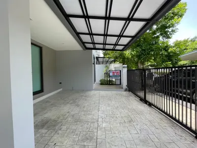 Baan Klang Muang Classe Ekkamai-Ramintra的4房独栋住宅出售，第2张，共5张