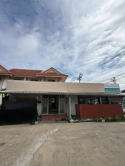 House for rent near MRT Yaek Pracha Uthit, photo 2 of 5