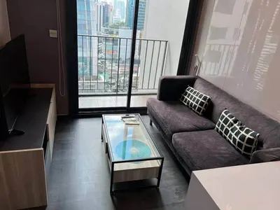 ให้เช่าคอนโด 1 ห้องนอน The Edge Sukhumvit 23 รูปที่ 1 จาก 5