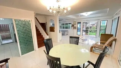 Maison 3 chambres à louer près de la station ARL Lat Krabang, photo 2 sur 5