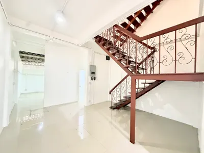 3-bed townhouse for rent near MRT Huai Khwang, photo 4 of 5