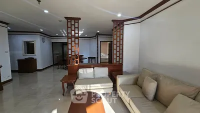 Condo 3 chambres à louer près de la station BTS Thong Lo, photo 2 sur 5