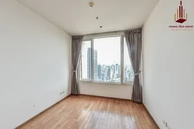 3-bed condo for rent at The Empire Place Sathon, photo 5 of 5