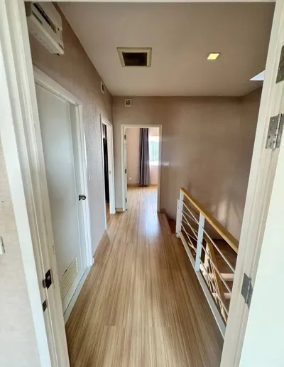 Maison 3 chambres à louer près de la station BTS Khu Khot, photo 2 sur 5