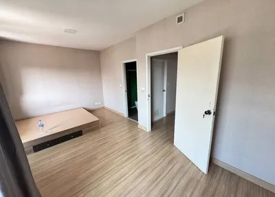 Maison 3 chambres à louer près de la station BTS Khu Khot, photo 1 sur 5
