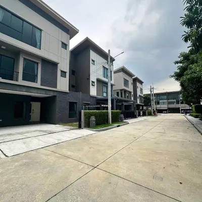 Baan Klang Mueng Ramintra 83 Stationの4ベッドルーム一戸建て（賃貸）、写真2/5