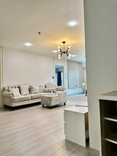 2-bed condo for sale near BTS Nana, photo 2 of 5
