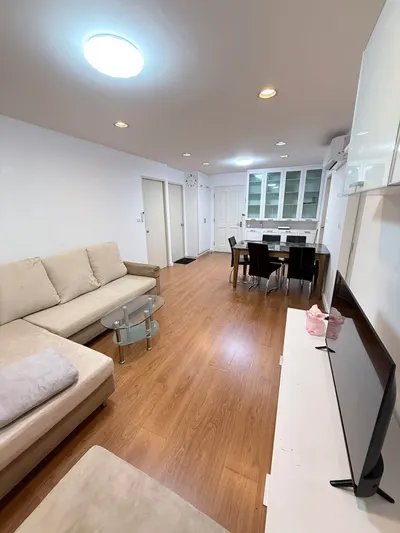 2-bed condo for rent near MRT Ratchadaphisek, photo 3 of 5
