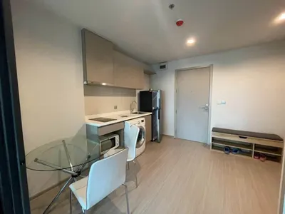 Condo 1 chambre à louer près de la station MRT Ratchadaphisek, photo 3 sur 5