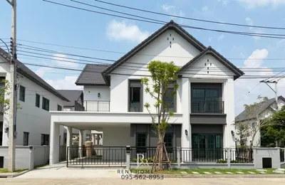 4-bed house for rent at Centro Bangna, photo 1 of 5