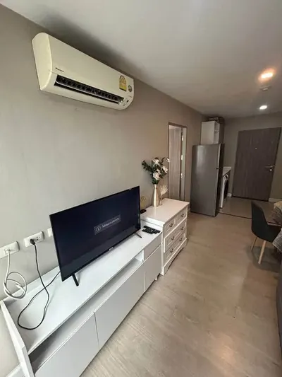 Condo for rent near MRT Huai Khwang, photo 4 of 5