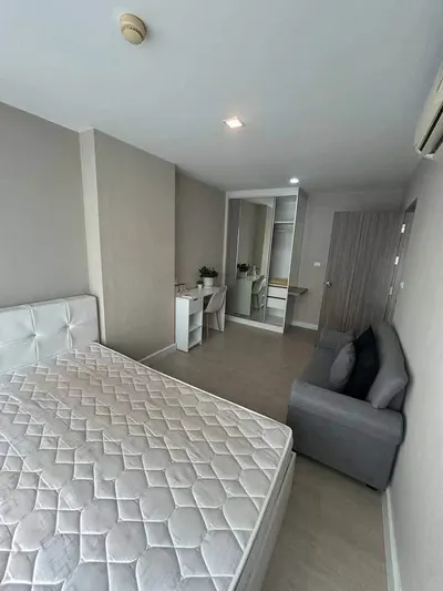 Condo for rent near MRT Huai Khwang, photo 3 of 5