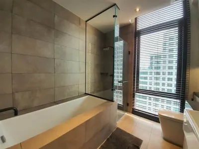 Condo 2 chambres à louer à The Lofts Asoke, photo 8 sur 10