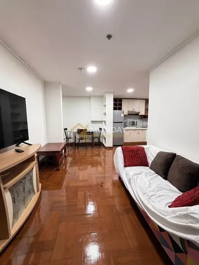 Condo 2 chambres à louer près de la station MRT Si Lom, photo 1 sur 5