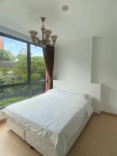 Condo 1 chambre à vendre près de la station BTS Ekkamai, photo 1 sur 5