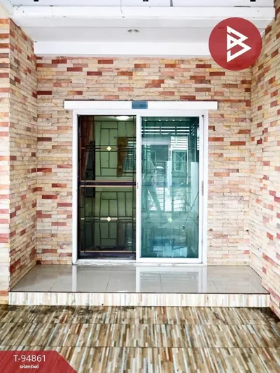 3-bed townhouse for sale near ARL Lat Krabang, photo 2 of 5