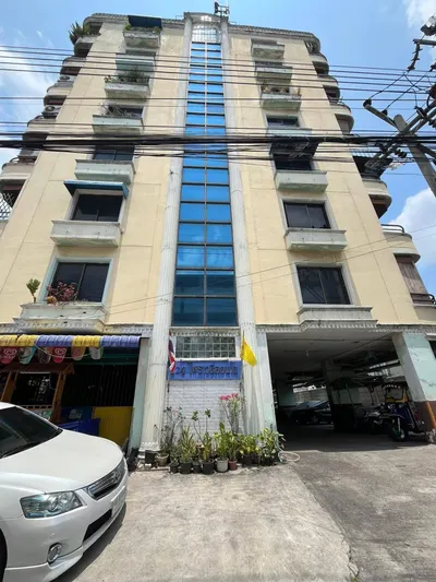 1-bed condo for sale near MRT Bang Kapi, photo 1 of 5
