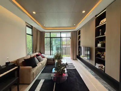 บางกอก บูเลอวาร์ด ศรีนครินทร์ บางนา Bangkok Boulevard Srinakarin-Bangnaの4ベッドルーム一戸建て（賃貸）、写真2/5