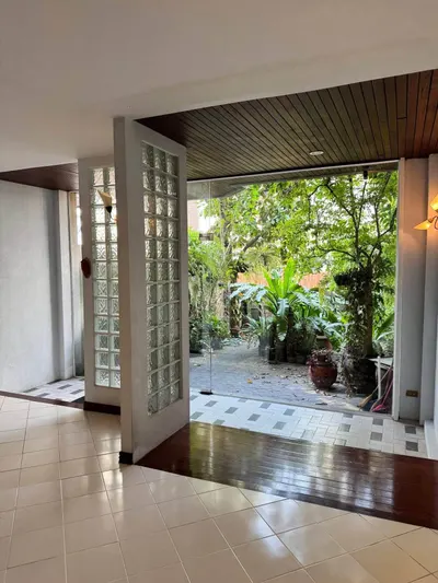 6-bed townhouse for rent near BTS Thong Lo, photo 1 of 5