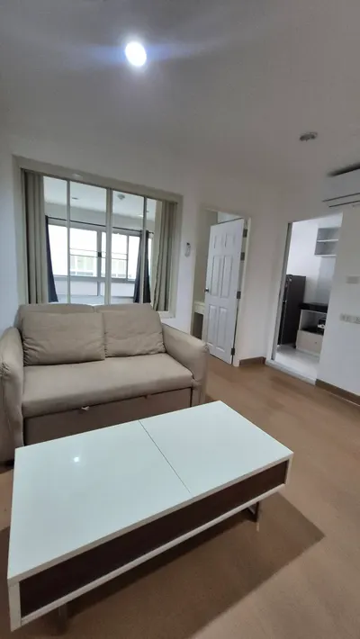 1-bed condo for rent near MRT Huai Khwang, photo 2 of 5